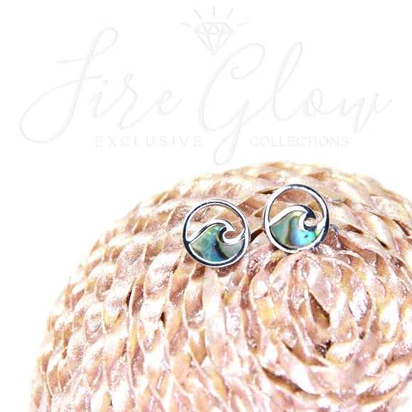 Rhodium Plated Oyster Shell Wave Earring - Picture 2 of 11